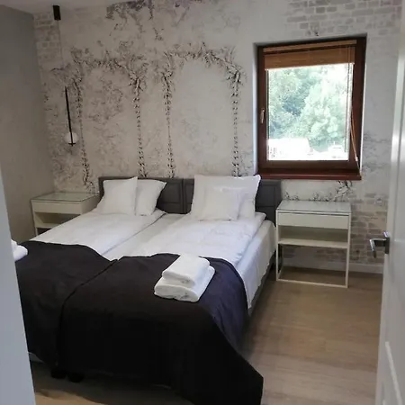Latarnik- Yellow Apartment